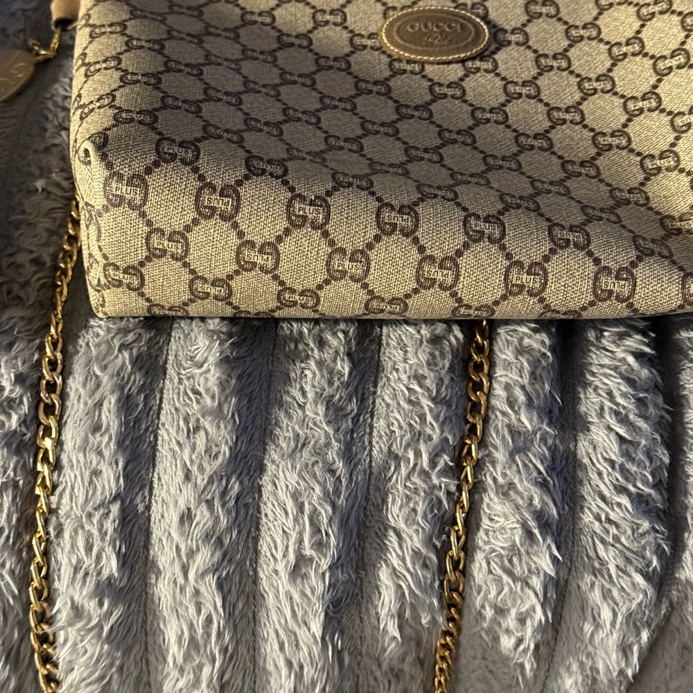 Gucci Cream Clutch with Geometric Pattern - Picture 5 of 10